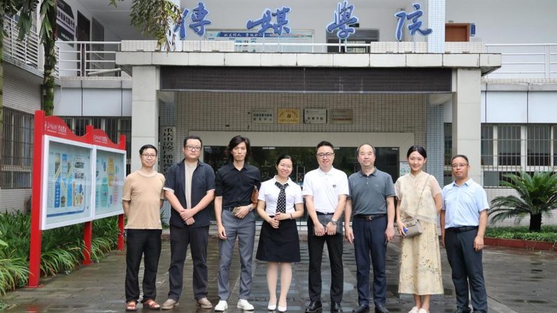 在购买短视频拍摄入门书籍时，价格也是一个不可忽视的因素。以下是一些建议：
